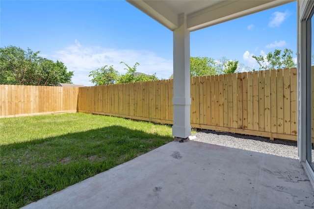 view of yard featuring a patio