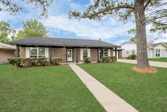 single story home with a front yard