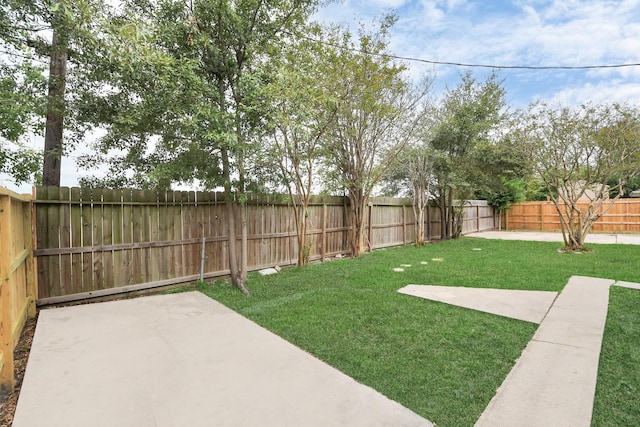 view of yard with a patio