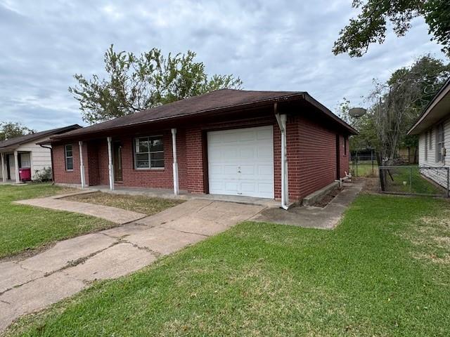 view of front of home with a front yard and a garage