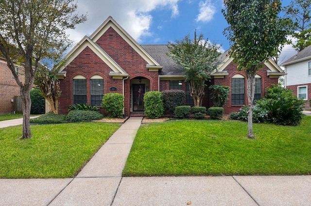 view of front of home with a front lawn