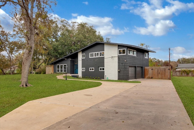 view of front of property featuring a front lawn and a garage