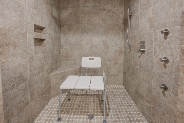 bathroom featuring tiled shower