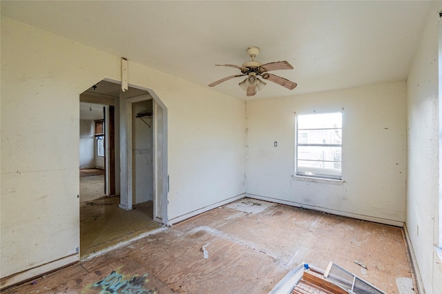 empty room featuring ceiling fan