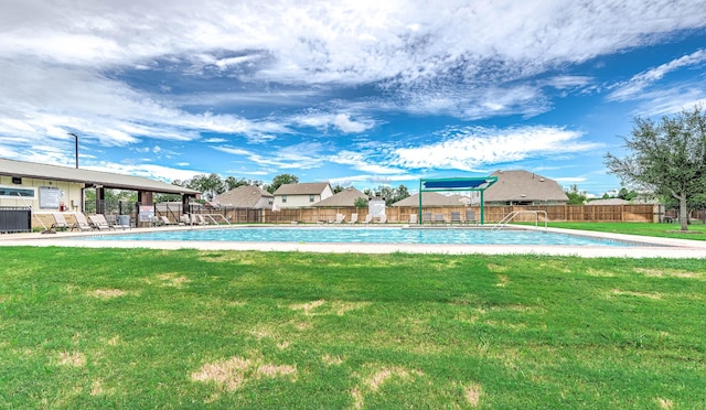 view of swimming pool featuring a lawn