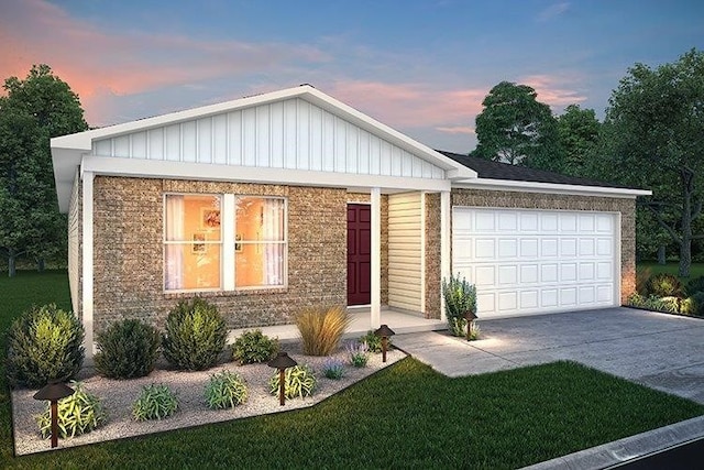 view of front of house featuring a lawn and a garage