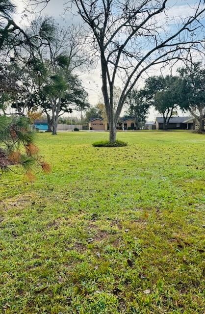 Listing photo 3 for 3009 La Vista Ave, Bay City TX 77414