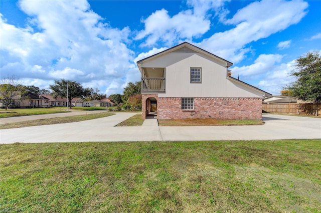 exterior space with a yard