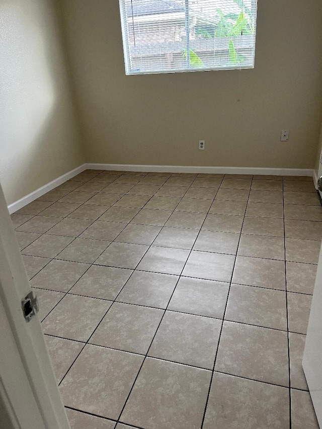 empty room featuring light tile patterned floors