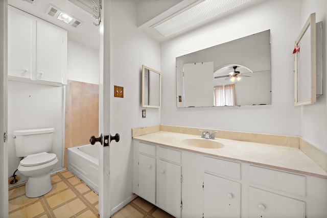 bathroom with vanity, toilet, ceiling fan, and a tub