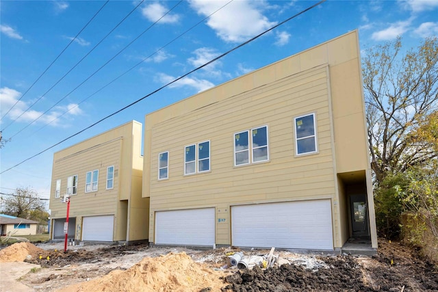 view of front facade featuring a garage