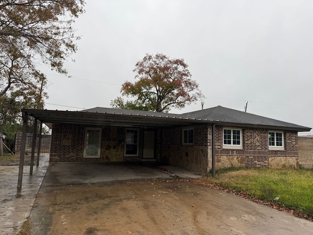 view of front of home featuring a carport