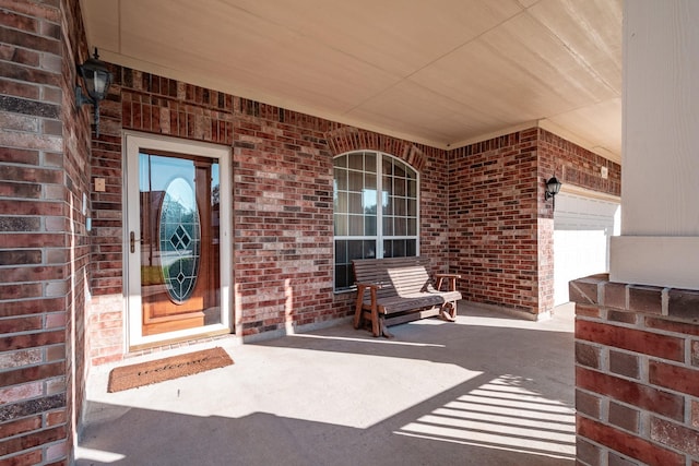 property entrance featuring a porch