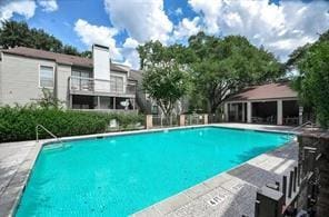 view of swimming pool