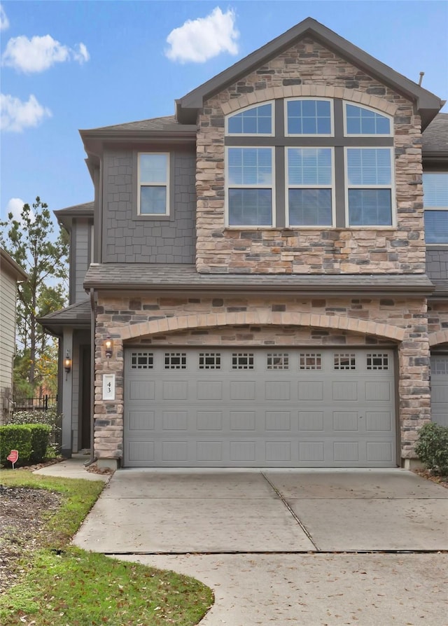 view of front facade featuring a garage