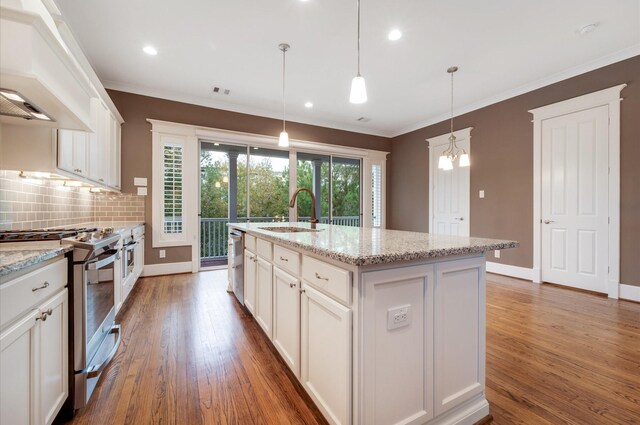 kitchen with white cabinets, sink, an island with sink, appliances with stainless steel finishes, and dark hardwood / wood-style flooring