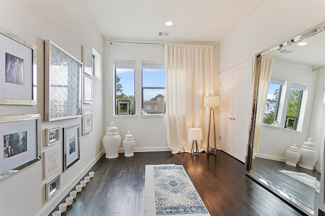 sitting room featuring visible vents, baseboards, dark wood-style flooring, and recessed lighting