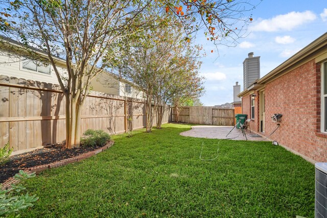 view of yard with a patio area