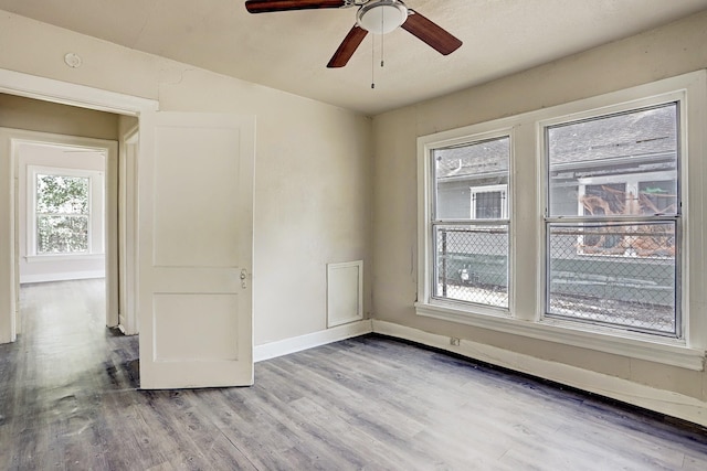 7025 Canal St, Houston, TX 77011 - unfurnished room with light wood-type flooring and ceiling fan