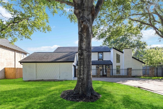 view of front of property with a front lawn