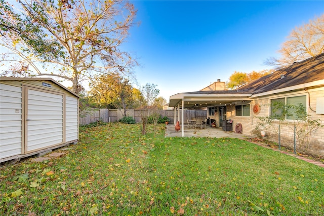 view of yard featuring a patio area, ceiling fan, and a storage unit