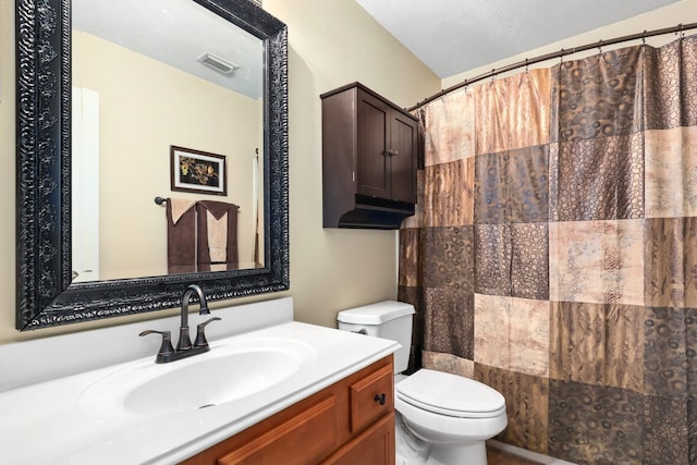 bathroom featuring a shower with curtain, vanity, and toilet