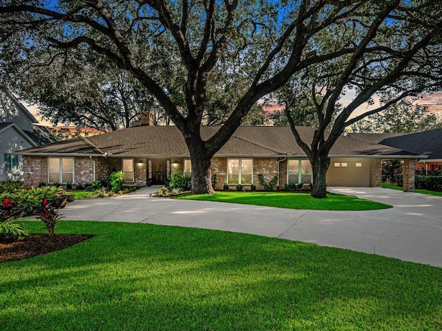 ranch-style house featuring a lawn