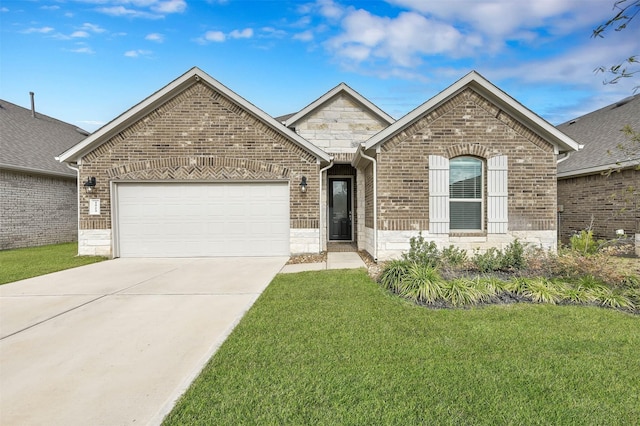 view of front of property featuring a front lawn and a garage