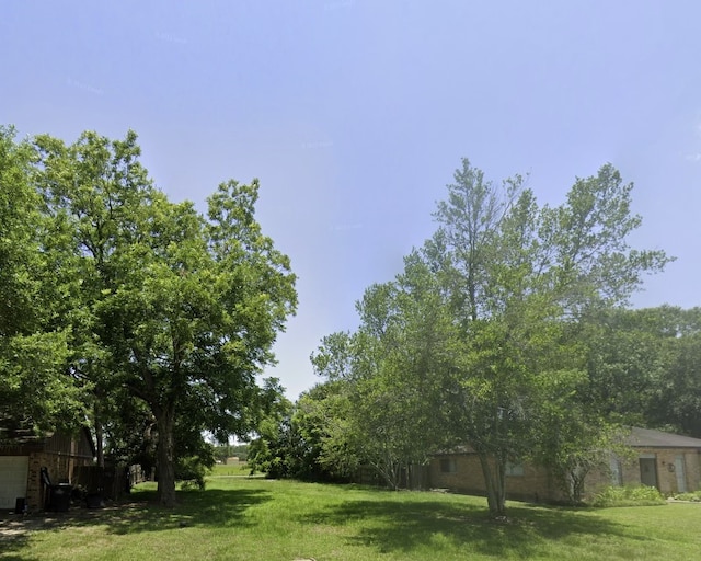 Listing photo 2 for 1511 Bayou Dr, Alvin TX 77511