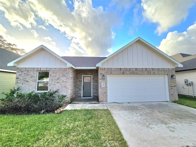 view of front of house featuring a front yard and a garage