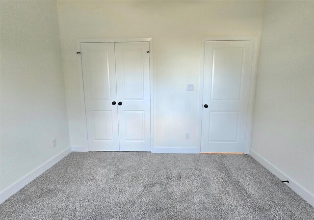 unfurnished bedroom with carpet flooring and a closet