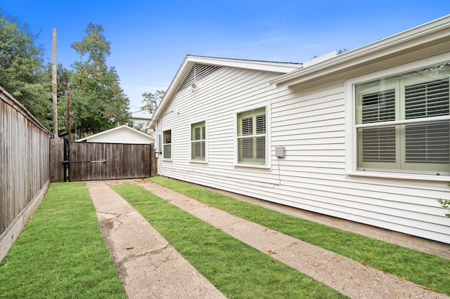 view of side of property featuring a yard