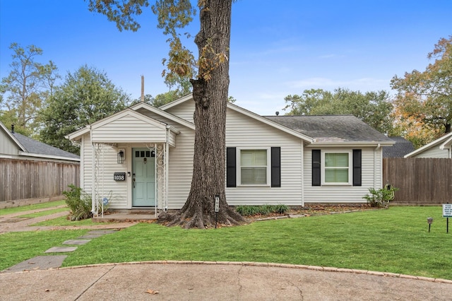 view of front facade with a front lawn