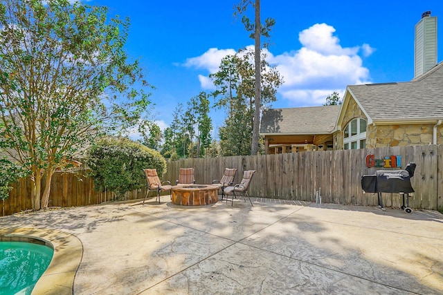 view of patio featuring an outdoor fire pit