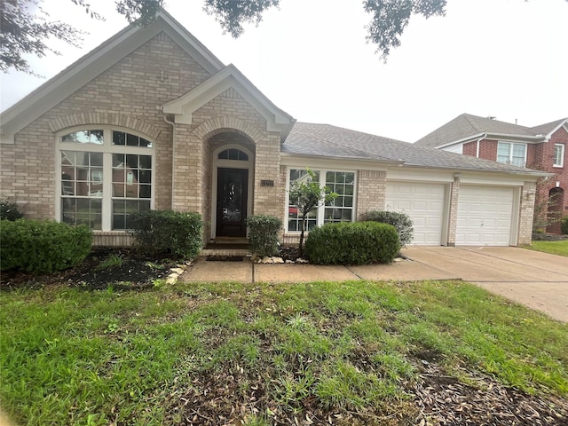 view of front facade featuring a garage