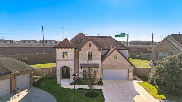 view of front of home featuring a front yard