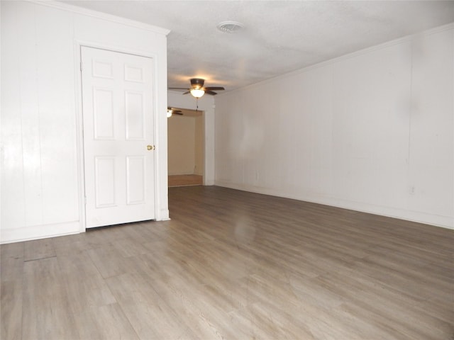 empty room featuring light hardwood / wood-style floors, ceiling fan, and ornamental molding