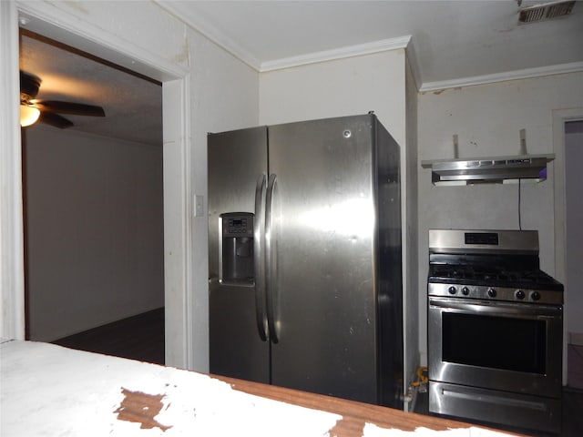 kitchen featuring ceiling fan, stainless steel appliances, and ornamental molding