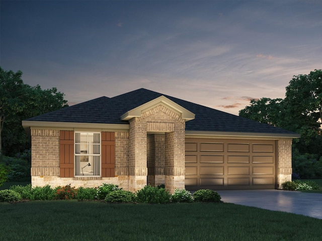 view of front of property featuring a yard and a garage