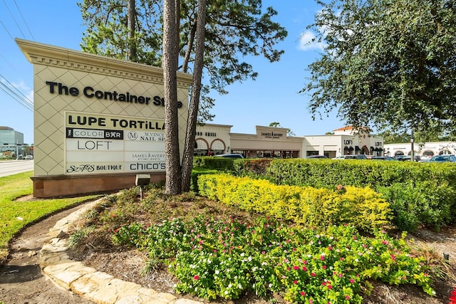 view of community / neighborhood sign