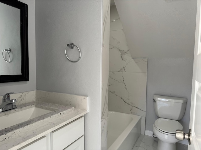 full bathroom with vanity, toilet, and tiled shower / bath