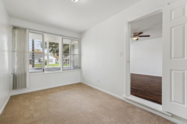 unfurnished room featuring ceiling fan and carpet