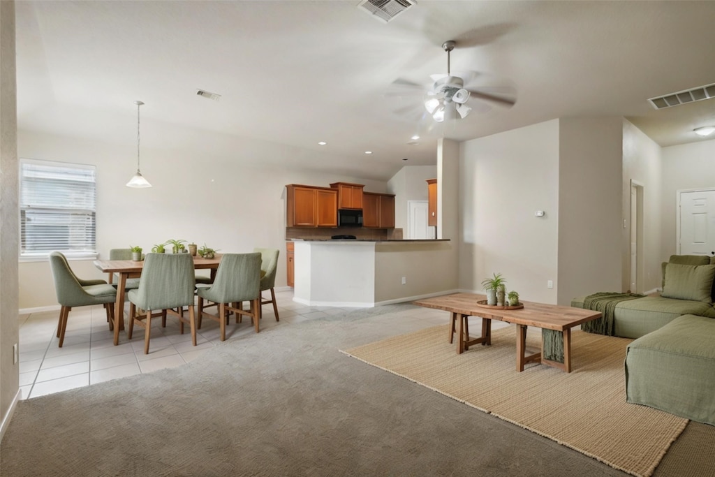 carpeted living room featuring ceiling fan