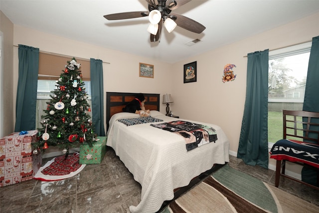 bedroom with ceiling fan