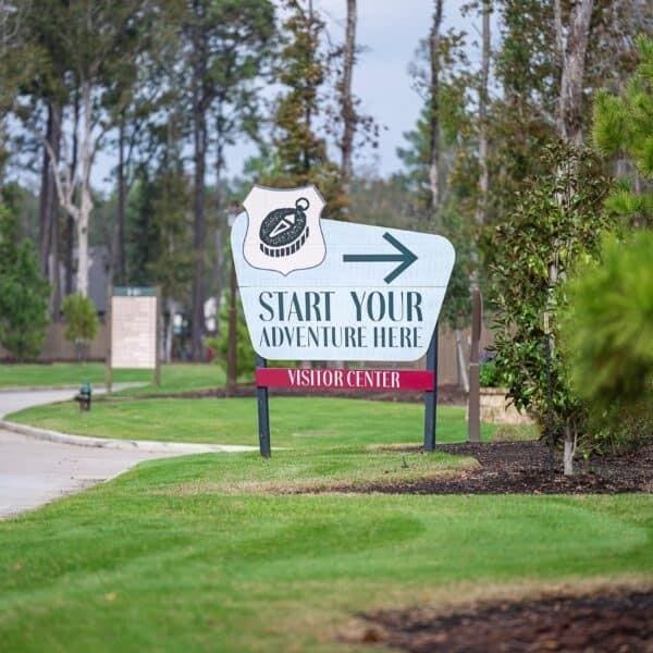 community sign with a lawn