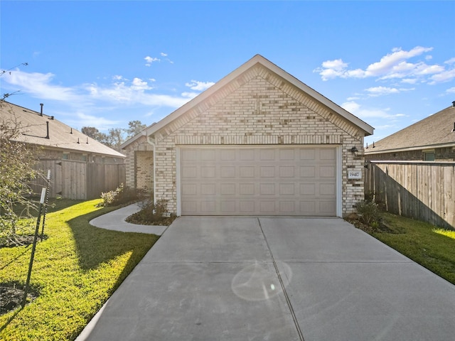 view of front facade with a garage and a front yard