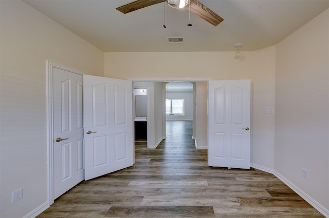 unfurnished room featuring light hardwood / wood-style floors and ceiling fan