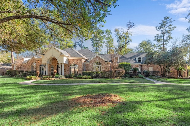 single story home with a front yard