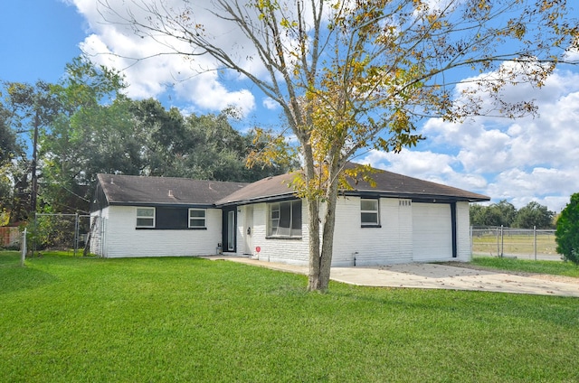 view of front of property featuring a front yard and a garage