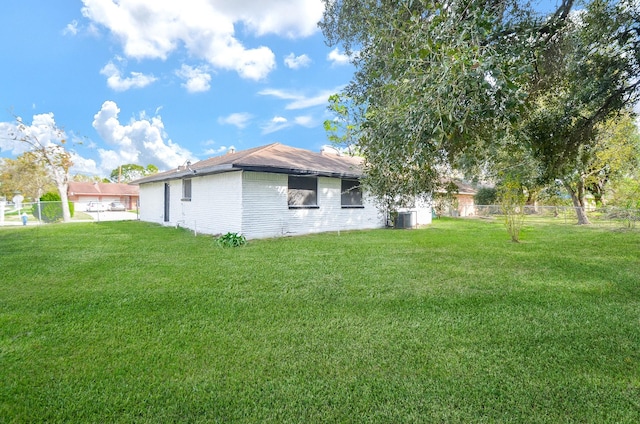 exterior space with a yard